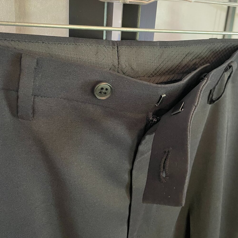 Uniqlo Men's Dress Pants Black Waist 31" x 29.5" Length - Picture 3 of 8